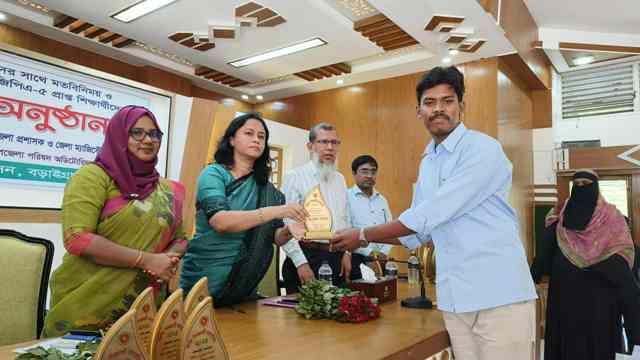 বড়াইগ্রাম উপজেলা পরিদর্শন করেছেন নাটোরের জেলা প্রশাসক আসমা শাহীন