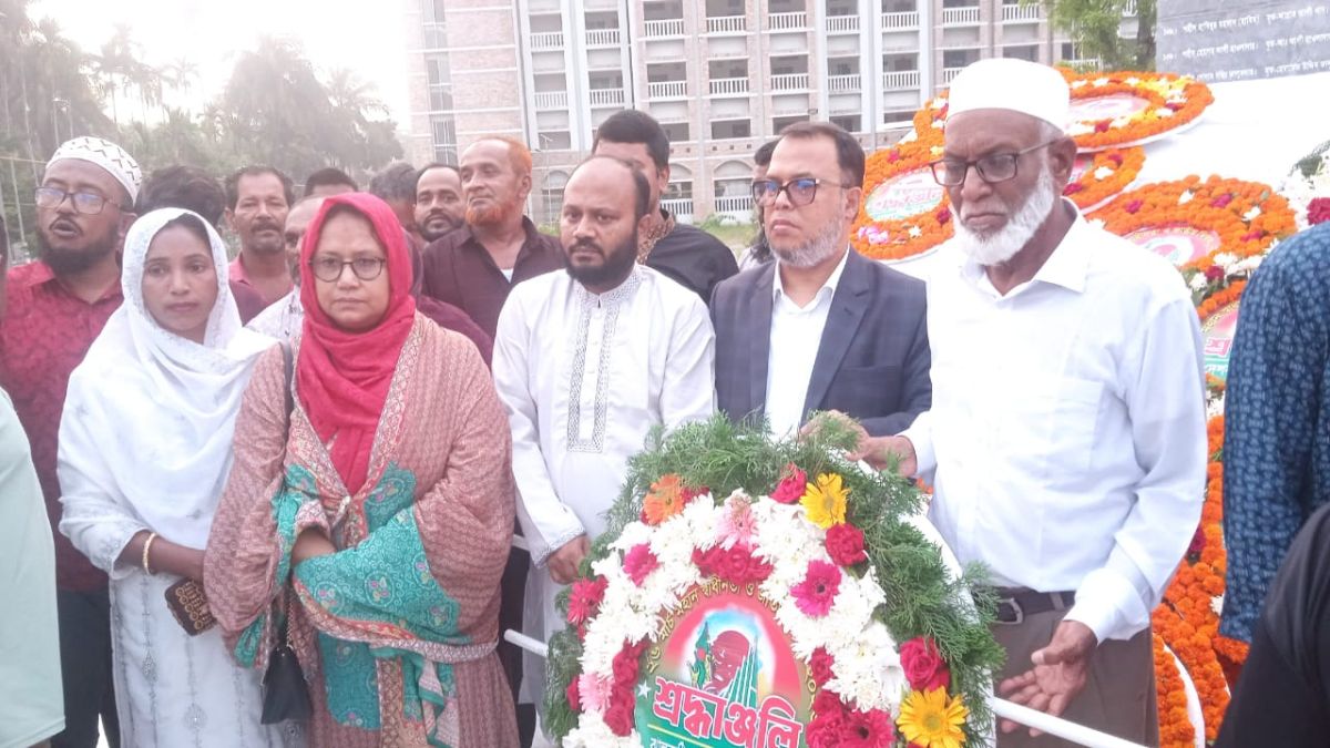 স্বাধীনতা দিবসে বীর শহীদের প্রতি ঝালকাঠি জেলা বিএনপির শ্রদ্ধা নিবেদন