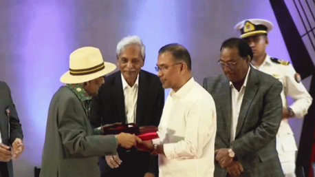 একুশে পদক তুলে দিলেন প্রধানমন্ত্রী তারেক রহমান