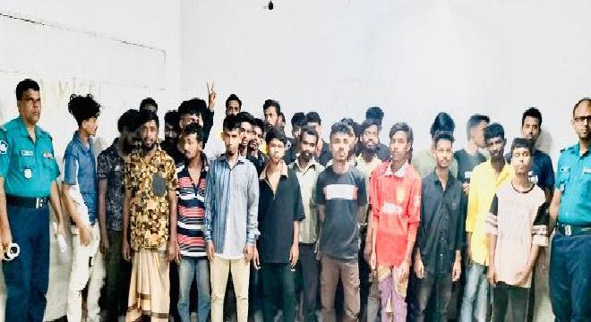 মাদক কারবারিসহ বিভিন্ন অপরাধে জড়িত ৩৫ জনকে গ্রেফতার করেছে মোহাম্মদপুর থানা পুলিশ