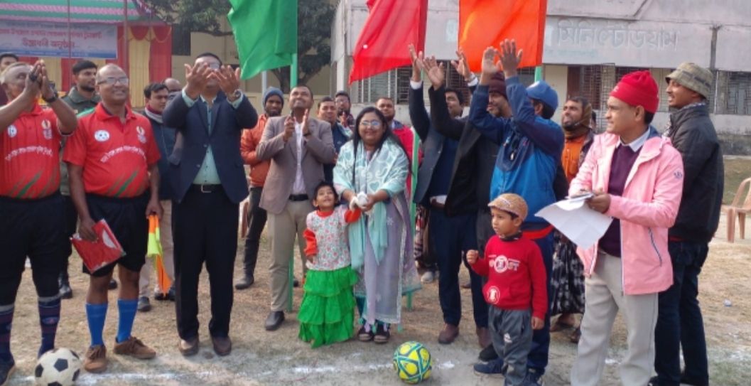 তানোর উপজেলা প্রশাসন গোল্ডকাপ ফুটবল টুর্নামেন্টের শুভ উদ্বোধন