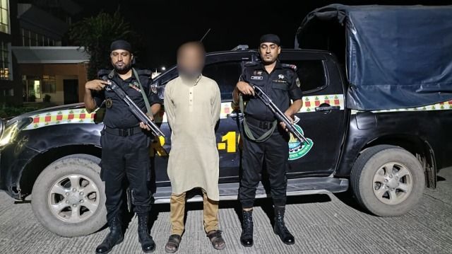 রাজধানীর গেন্ডারিয়া থেকে পুলিশের লুট হওয়া একটি বিদেশী পিস্তল, আট রাউন্ড গুলিসহ একজন আটক