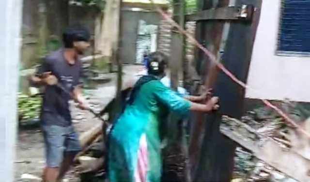 টংগিবাড়ীতে সম্পত্তি সংক্রান্ত পুর্ব বিরোধের জেরে ভাংচুর, লুটপাট,হামলা,আহত ৩