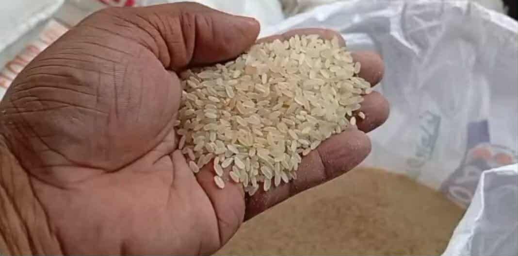 ব্রাহ্মণবাড়িয়ায় আনন্দবাজার ১২ বস্তা সরকারি চাল জব্দ