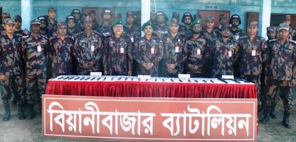 বিজিবির বিশেষ অভিযান: মৌলভীবাজারের বড়লেখা সীমান্ত থেকে বিপুল পরিমাণ বিস্ফোরক ও অস্ত্র উদ্ধার