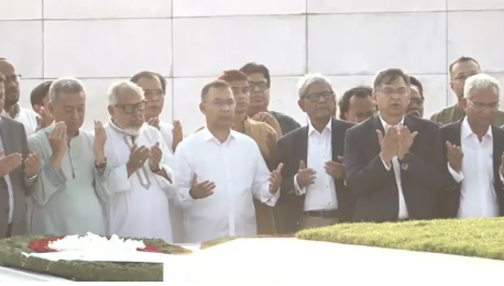 স্বাধীনতা দিবসে জিয়াউর রহমান ও খালেদা জিয়ার সমাধিতে তারেক রহমানের শ্রদ্ধা