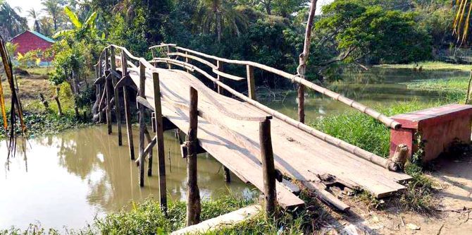 ভোলায় ঝুঁকিপূর্ণ সেতুতে পারাপার, দুর্ঘটনার আশঙ্কা