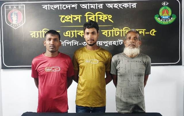 জয়পুরহাটে পিয়াল হত্যা মামলা: পিতা-পুত্রসহ তিনজন নওগাঁ থেকে গ্রেপ্তার