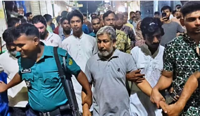 রাজশাহীতে হোটেল ঘিরে তানোর উপজেলা আ"লীগের সভাপতি কে পুলিশ সোপর্দ