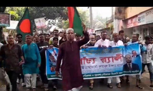 বৃষ্টি অপেক্ষা করে তানোরে তারেকের আনন্দ র‍্যালীতে নেতাকর্মীদের ঢল