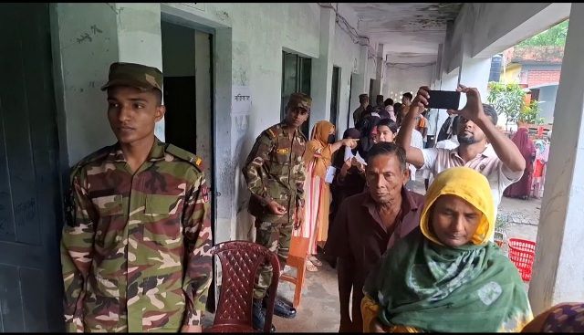 জয়পুরহাটে সেনাবাহিনীর ব্যতিক্রমধর্মী মানবিক উদ্যোগ: এক দিনে ফ্রি চিকিৎসা ও ওষুধ পেলেন ১০০০ জন