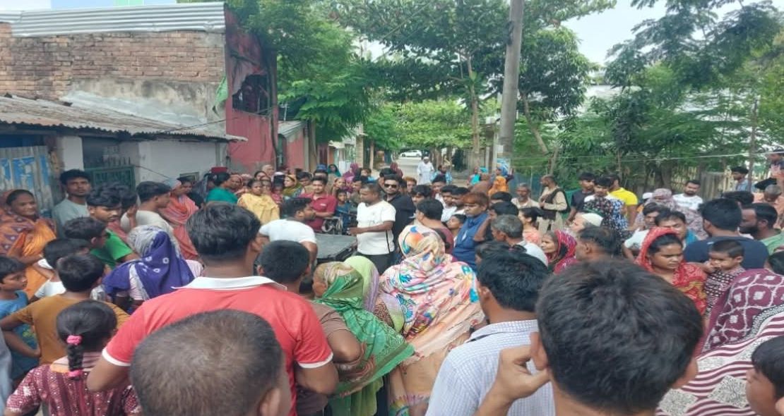 খুলনা খালিশপুরে গৃহকর্মীর ঝুলন্ত মরদেহ উদ্ধার