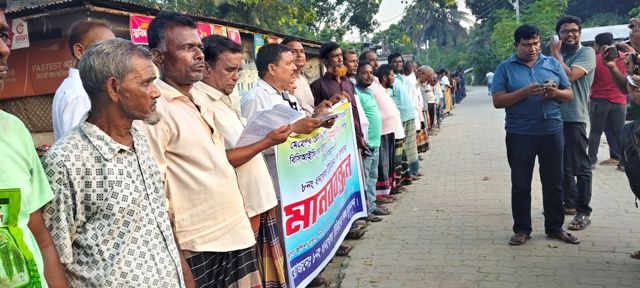 ধানখোলায় সার ডিলারদের অনিয়ম-দুর্নীতি ও রাজনৈতিক প্রভাবের বিরুদ্ধে কৃষকদের মানববন্ধন