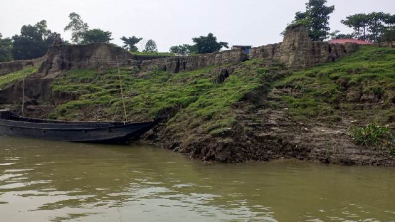 পাউবো কর্তৃপক্ষের দায়সারা দোয়ারাবাজারে সুরমার ভাঙনে বিলীন হচ্ছে গ্রাম