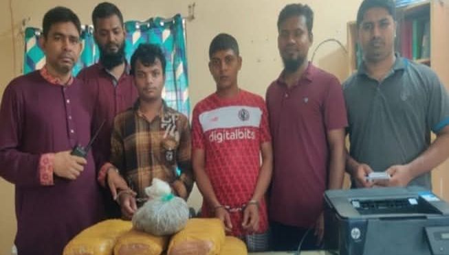 বাগেরহাটে সাড়ে সাত কেজি গাজাসহ দুই মাদক কারবারি কে পুলিশ আটক করেছে