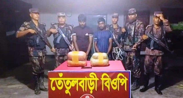 গাংনী সীমান্তে ৭ কেজি গাঁজাসহ আটক ২