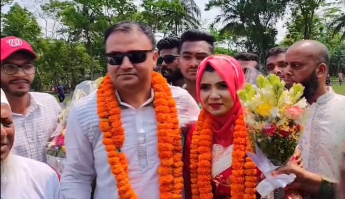নববধূকে নিয়ে আকাশপথে গ্রামে আগমন, নজর কাড়লেন সুমন