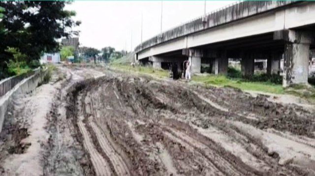 খুলনা মহানগরীর লবনচরা শিপইয়ার্ড সড়ক সংস্কার কাজে মাঝপথেই স্থবিরতা. জনদুর্ভোগ চরমে