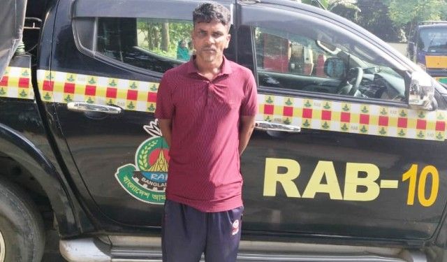 সাজাপ্রাপ্ত আসামী হালিম সরদার রাজবাড়ীর সদর এলাকা হতে র‌্যাব-১০ কর্তৃক গ্রেফতার