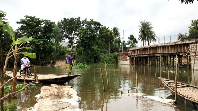 আত্রাইয়ে অপরিকল্পিত রাস্তা নির্মাণে দুঃখের যেন শেষ নেই