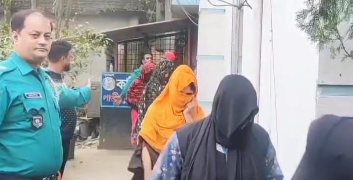 ঢাকা- টাঙ্গাইল মহাসড়কের পাশে জিরানীতে গেস্ট হাউসে অভিযান: নারী-পুরুষসহ ৪২ জন আটক