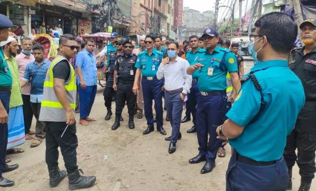 ঢাকার মিটফোর্ড ও বাবুবাজারে ডিএমপির ভ্রাম্যমাণ আদালতের অভিযান; কারাদণ্ড ও অর্থদণ্ডপ্রদান