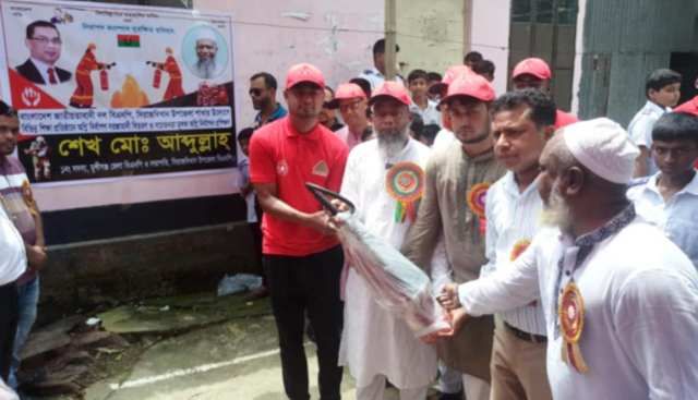 সিরাজদিখানে বিদ্যালয়ে অগ্নি নির্বাপন সরঞ্জামা বিতরণ ও প্রশিক্ষণ প্রদান