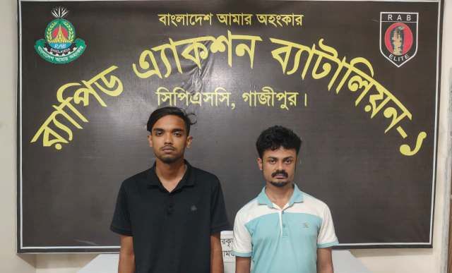 কিশোর গ্যাং লিডার, হত্যা সহ মোট ১২ টি মামলার আসামি আকাশ ও  সহযোগী সহ গ্রেফতার