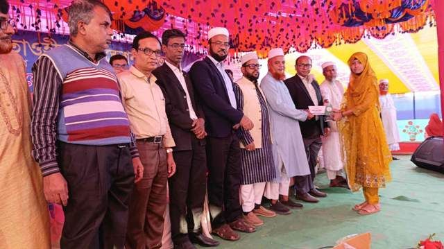 ভাতুরিয়া আত-তাওহিদ ফাউন্ডেশনের পক্ষ থেকে মেধাবৃত্তি ও হাফেজদের সম্মাননা প্রদান অনুষ্ঠিত
