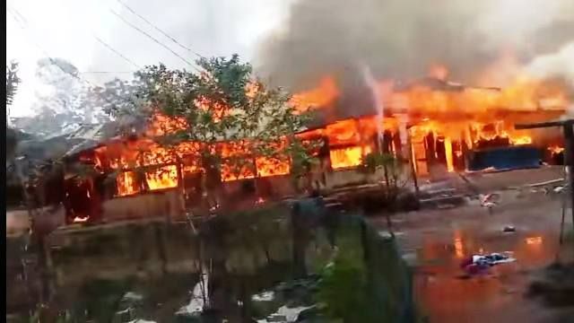 মিরসরাইয়ে ৮টি বসতঘর পুড়ে ১০ লক্ষাধিক টাকার ক্ষয়ক্ষতি, আহত ১