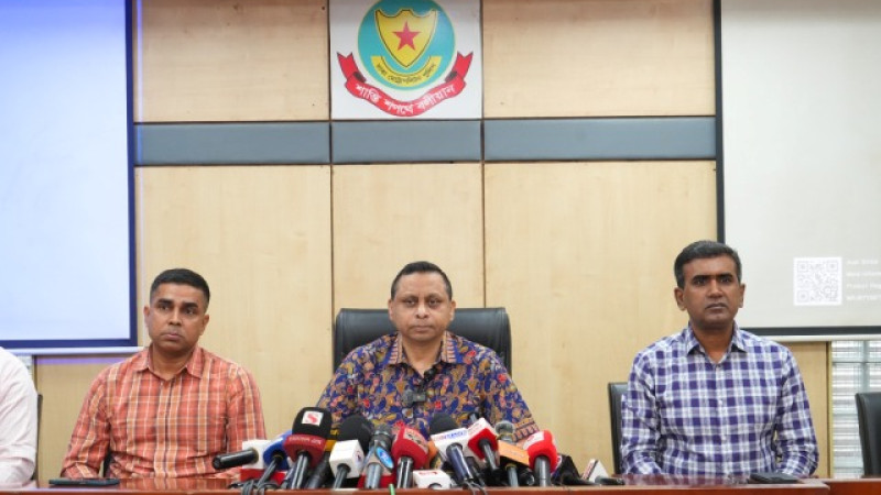 চিহ্নিত সন্ত্রাসী বাহিনীর বিরুদ্ধে ‘অলআউট অ্যাকশনে’ যাচ্ছে ডিবি