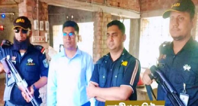 দেবহাটায় র‍্যাবের অভিযান: ২ আইসক্রিম ফ্যাক্টরি সিলগালা, ২ লাখ টাকা জরিমানা