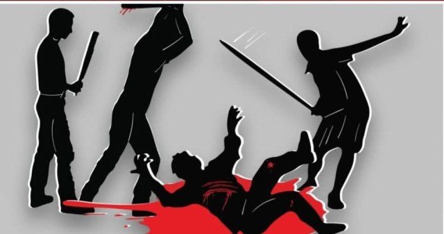 খুলনা নগরীর পুরাতন রেলস্টেশনে দুর্বৃ‌ত্তের ধারা‌লো অ‌স্ত্রের আঘা‌তে যুবক গুরুতর জখম