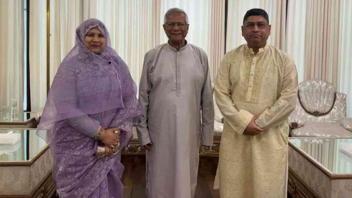 প্রধান উপদেষ্টার সঙ্গে সস্ত্রীক সাক্ষাৎ করলেন সেনাপ্রধান