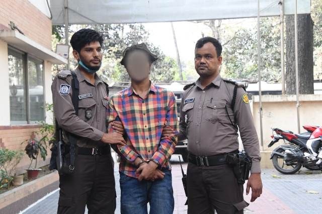 হাজারীবাগে দুর্বৃত্তের ছুরিকাঘাতে ছাত্রী হত্যার ঘটনায় ঘাতক সিয়ামকে গ্রেফতার করেছে হাজারীবাগ থানা পুলিশ