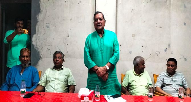 উলিপুরে প্রেসক্লাবের সাংবাদিকদের সাথে কেন্দ্রীয় বিএনপি নেতার মতবিনিময়