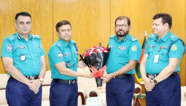 বদলীজনিত বিদায় সংবর্ধনা স্মৃতিস্মারক প্রধান অনুষ্ঠানে পুলিশ কমিশনার কেএমপি