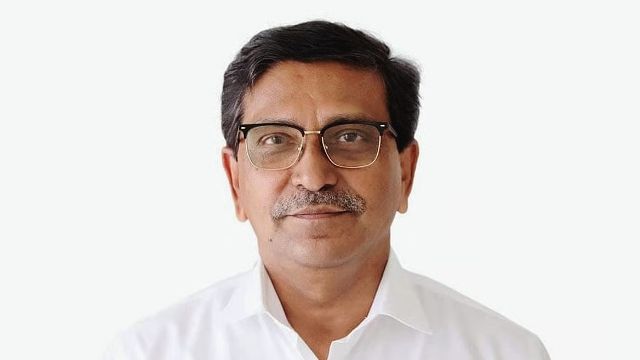 হানিফসহ ৪ জনের বিচার শুরু, গ্রেপ্তারি পরোয়ানা জারি