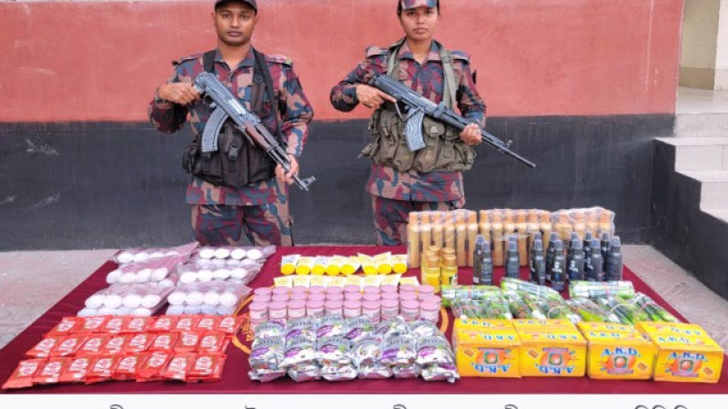 বেনাপোল সীমান্তে ১২ লক্ষ টাকার ভারতীয় পণ্য সামগ্রী আটক