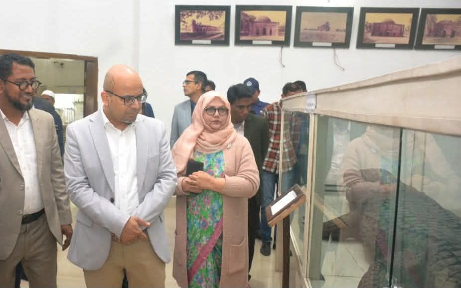 বাগেরহাটের ঐতিহাসিক ষাট গম্বুজ প্রত্নস্থল ও জাদুঘরের  ই-টিকিটিং সেবার উদ্বোধন করেন