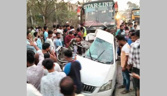 বাসের ধাক্কায় প্রাইভেটকারের ৪ যাত্রী নিহত