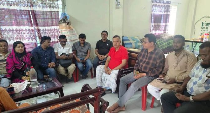 খুলনার জামাত নেতা কৃষ্ণ নন্দী'র সাথে খুলনা মফস্বল প্রেসক্লাব নেতৃবৃন্দের সৌজন্য সাক্ষাৎ
