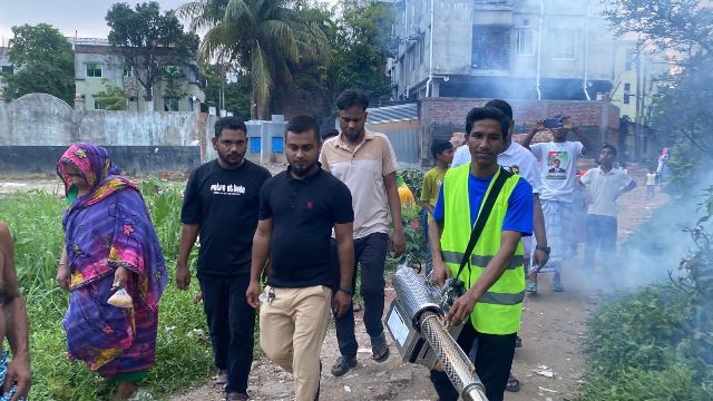 ঢাকা-৯ আসনে প্রতিমন্ত্রী হাবিবুর রশিদের উদ্যোগে মশক নিধন কর্মসূচি; মাঠে যুবদল ও ছাত্রদল নেতারা