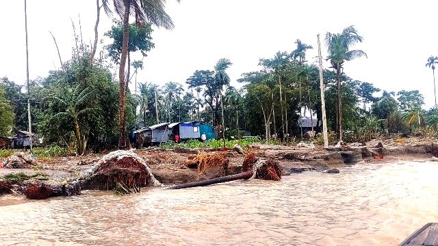 ভয়ে-আতঙ্কে দিনকাটে ভোলার বিচ্ছিন্ন রামদাসপুরবাসীর