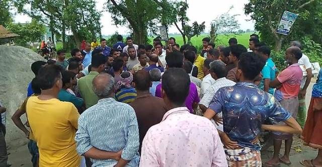 তানোরে সেই সংখ্যালঘুর বিক্রি করা জায়গা দখল নিয়ে দুই পক্ষের উত্তেজনা