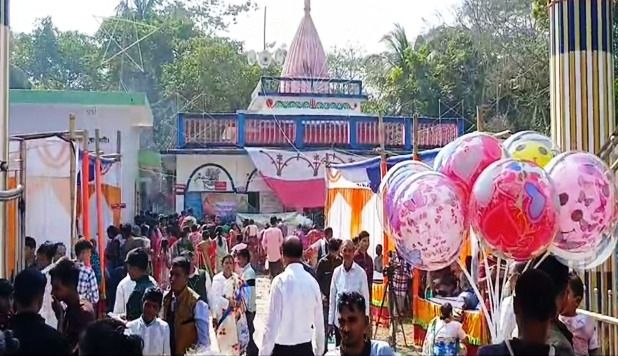 পোনাবালিয়া গ্রামে শুরু হয়েছে শিব চতুর্দশীর মেলা পুণ্যার্থীদের পদচারণায় মুখর হয়ে উঠেছে