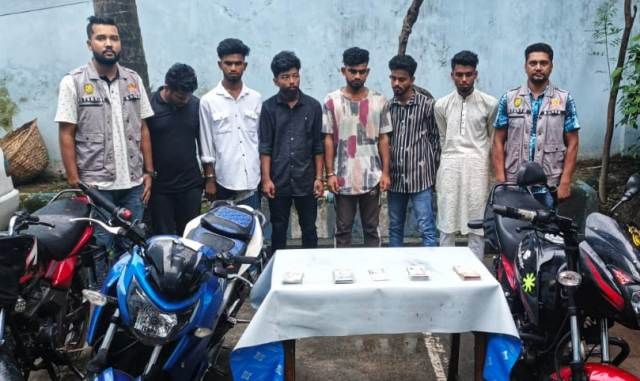 রাজধানীর তেজগাঁও এলাকায় ডাকাতির ঘটনায় ১,৩০,৫০০ সৌদি রিয়াল ও তিনটি মোটরসাইকেলসহ আরও ছয়জন গ্রেফতার