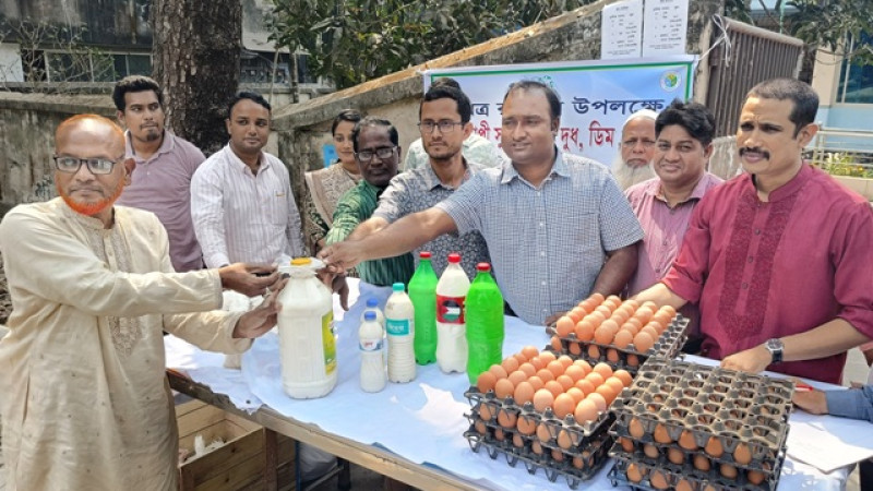 কালিয়াকৈরে রমজান উপলক্ষ্যে সুলভ মূল্যে দুধ-ডিম-মাংস বিক্রয়