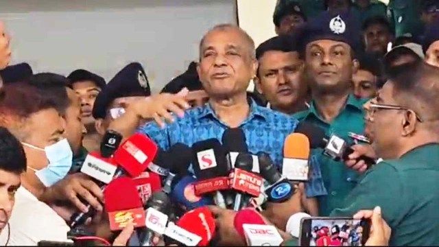 সাবেক রাষ্ট্রপতি আবদুল হামিদের বিরুদ্ধে পরোয়ানা নেই বলেই গ্রেপ্তার করা হয়নি: স্বরাষ্ট্র উপদেষ্টা