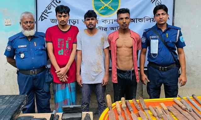 Ona oglining jinsiy azosini opadi